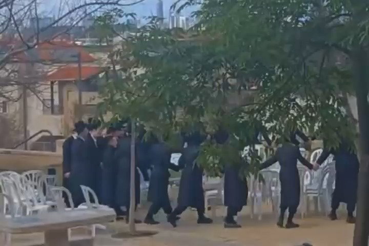 ישיבת גור בכפר חב"ד