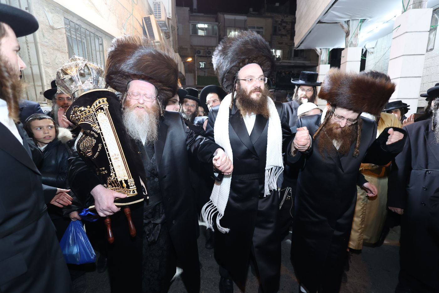 הכנסת ספר תורה לביהמ"ד קרעטשניף טשערנוביץ