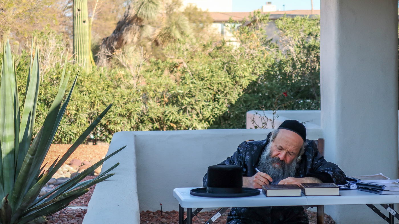 האדמו"ר מבאבוב 45 במנוחה בעיר סקוטסדייל שבאריזונה 