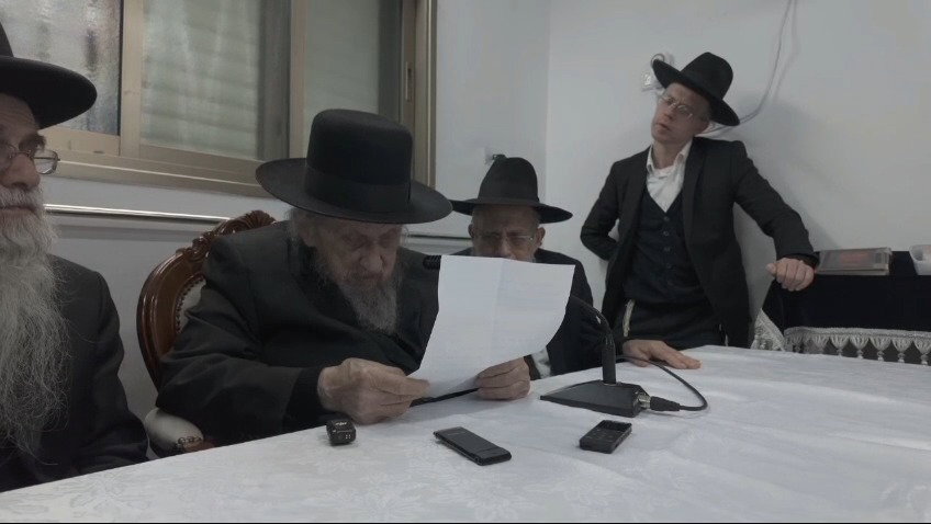 המנהיג הליטאי הגר"ד לנדו עם ההנחיות לבני הישיבות