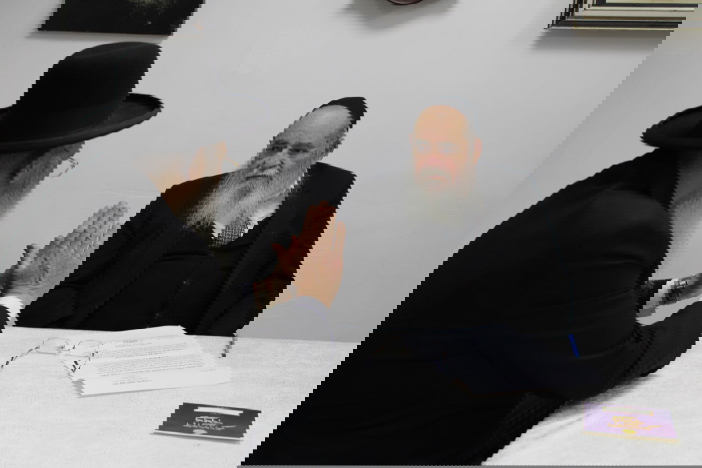 הרב מעלם מקבל את ברכת גדולי הרבנים