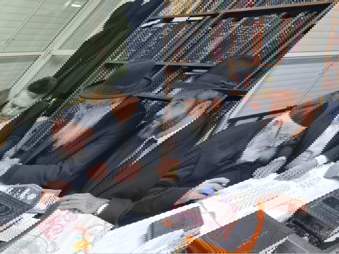 הרב מעלם מקבל את ברכת גדולי הרבנים