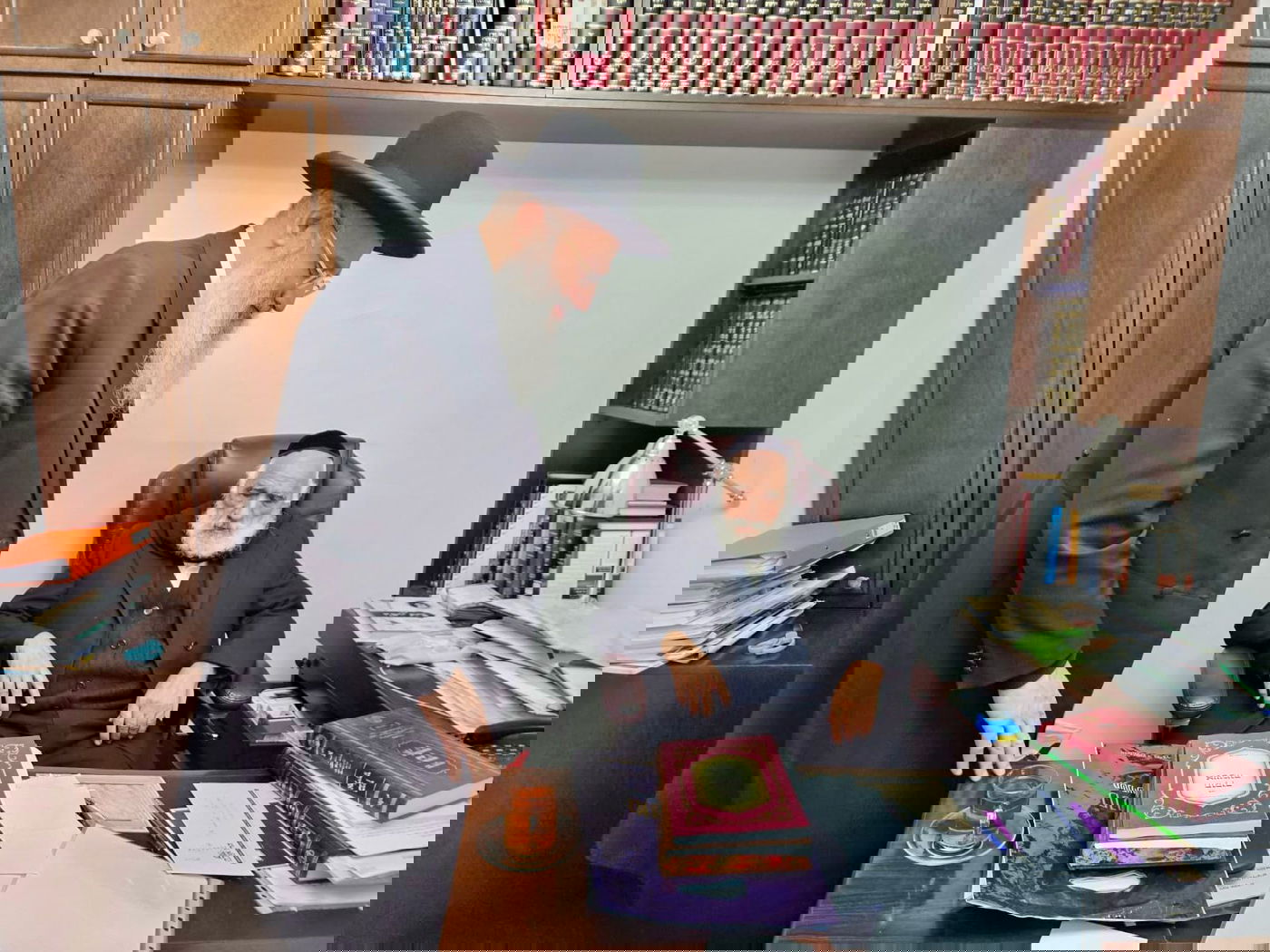 הרב מעלם מקבל את ברכת גדולי הרבנים