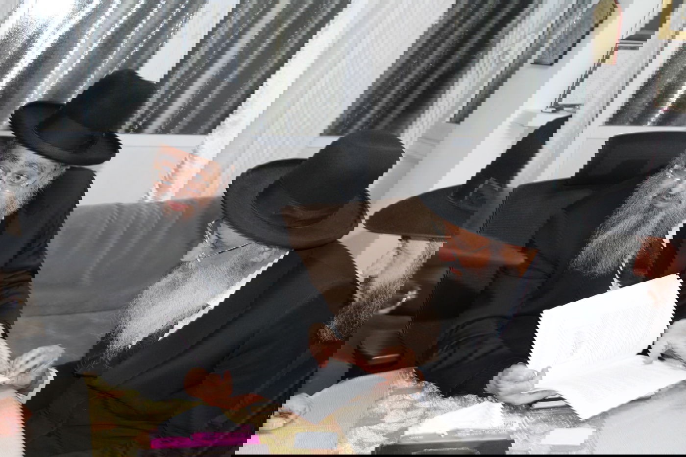 הרב מעלם מקבל את ברכת גדולי הרבנים