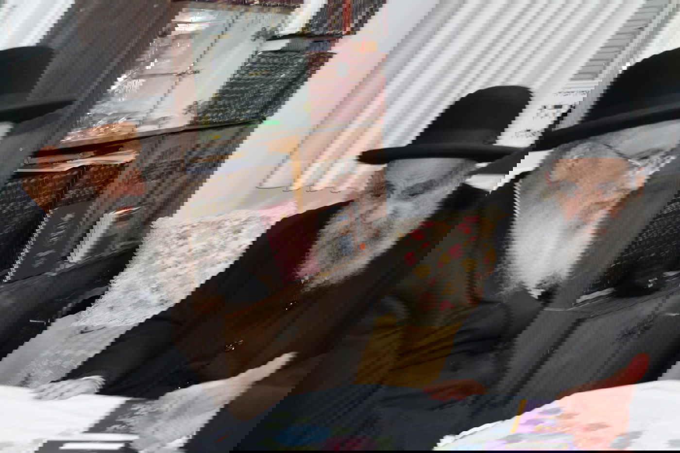 הרב מעלם מקבל את ברכת גדולי הרבנים