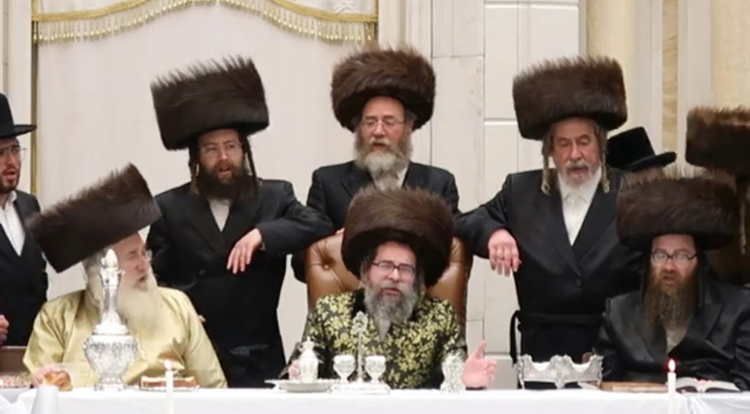 האדמו"ר מסקולען ירושלים במלווה מלכה בבית שמש 