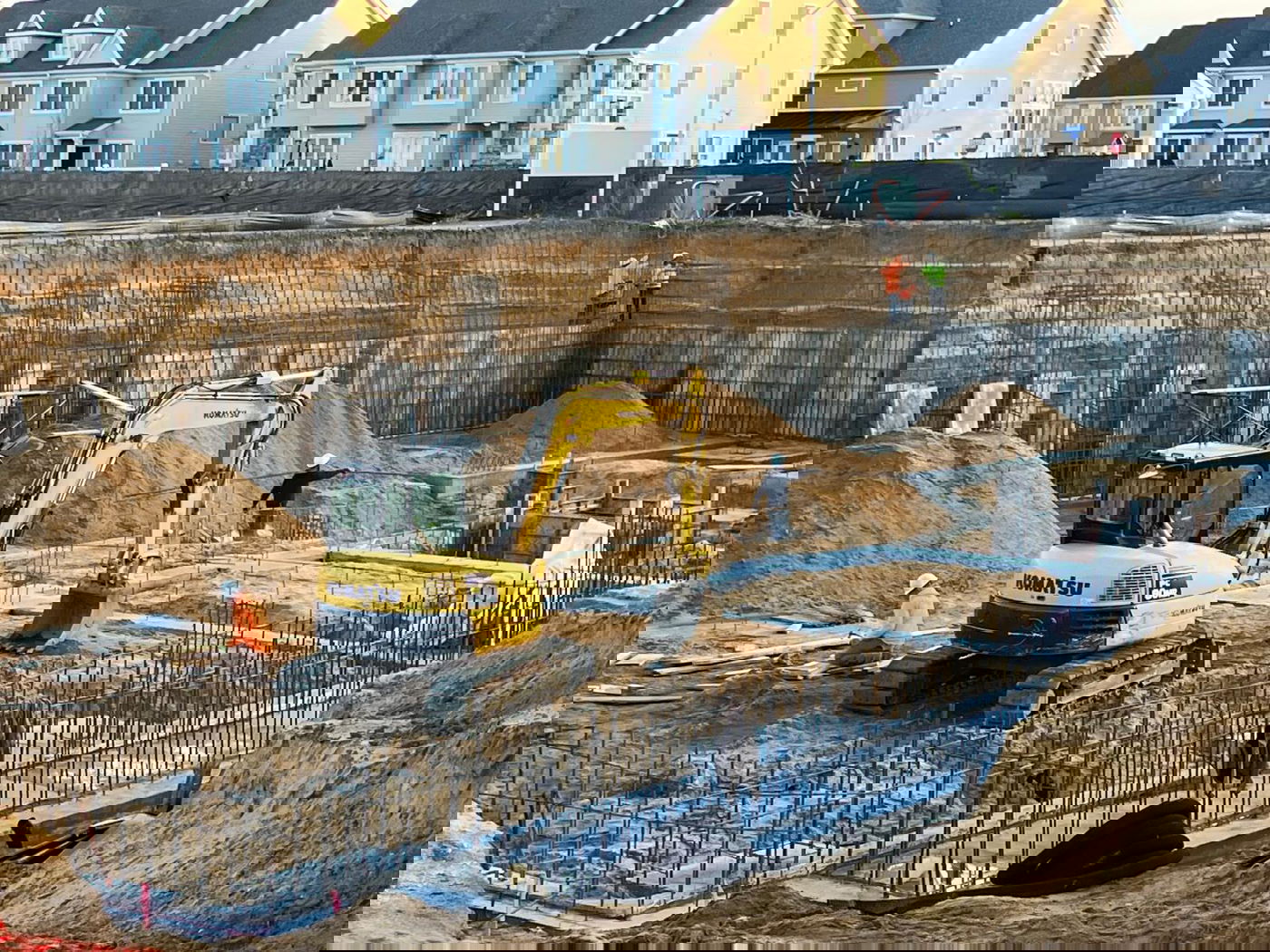 האדמו"ר מצאנז קלויזנבורג בסיור בשטח הת"ת בלייקווד