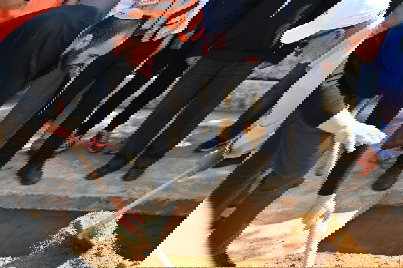 תיעוד קורע לב: ירדן ביבס על קברם של שירי, אריאל וכפיר