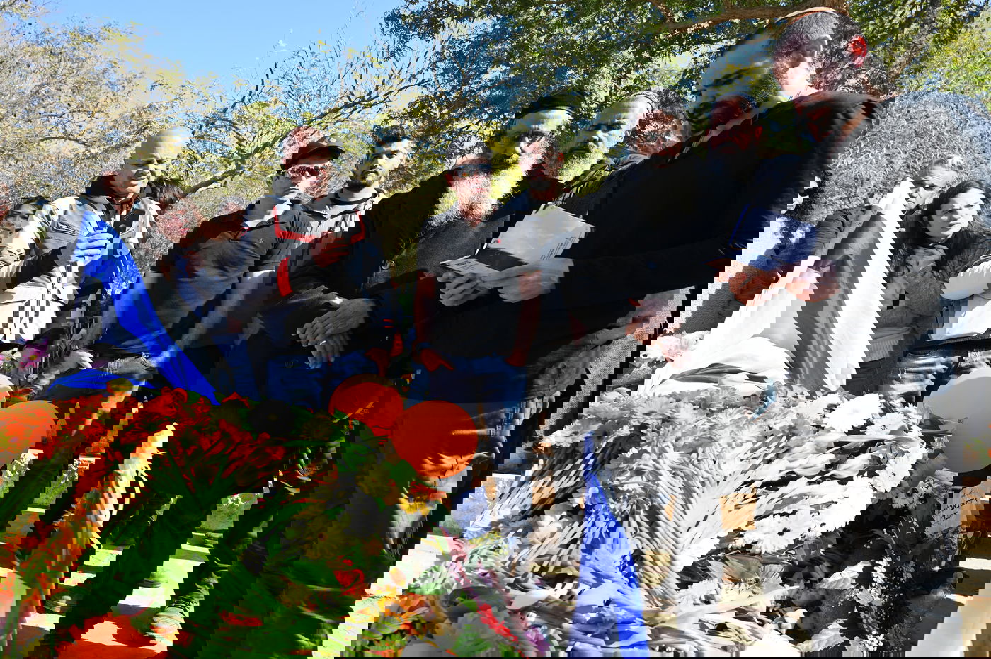 תיעוד קורע לב: ירדן ביבס על קברם של שירי, אריאל וכפיר