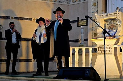 הרב יגאל כהן השבוע בבית הכנסת הגדול בחדרה