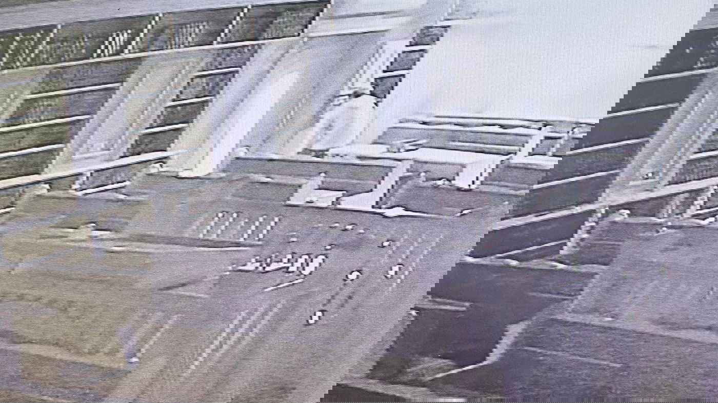 פריצת הצעיר לבית הכנסת