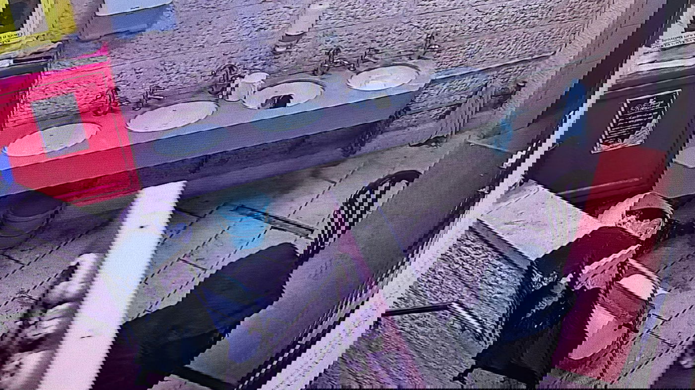 פריצת הצעיר לבית הכנסת