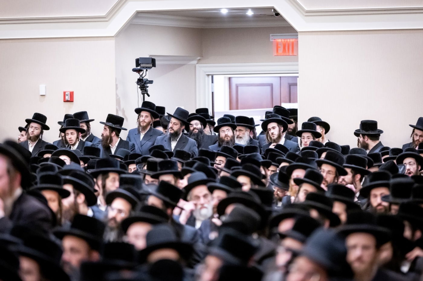 אסיפה רבתי בבאבוב 45