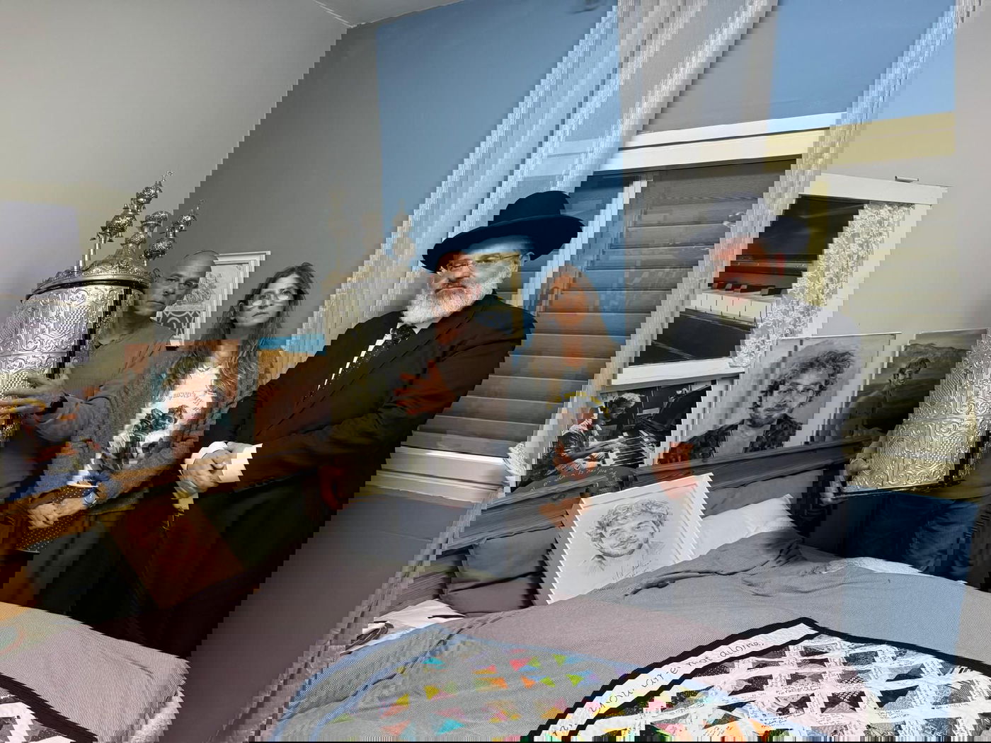 ס"ת הוכנס לחדרו של החטוף | האם: "הוא עדיין עושה קידוש"