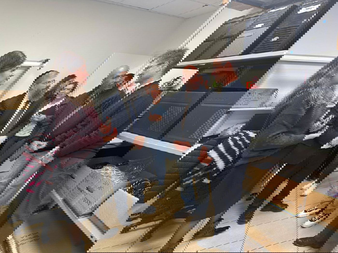 מנכ"ל דואר ישראל התרגש בסניף שמפעילים חניכי 'בית חם'