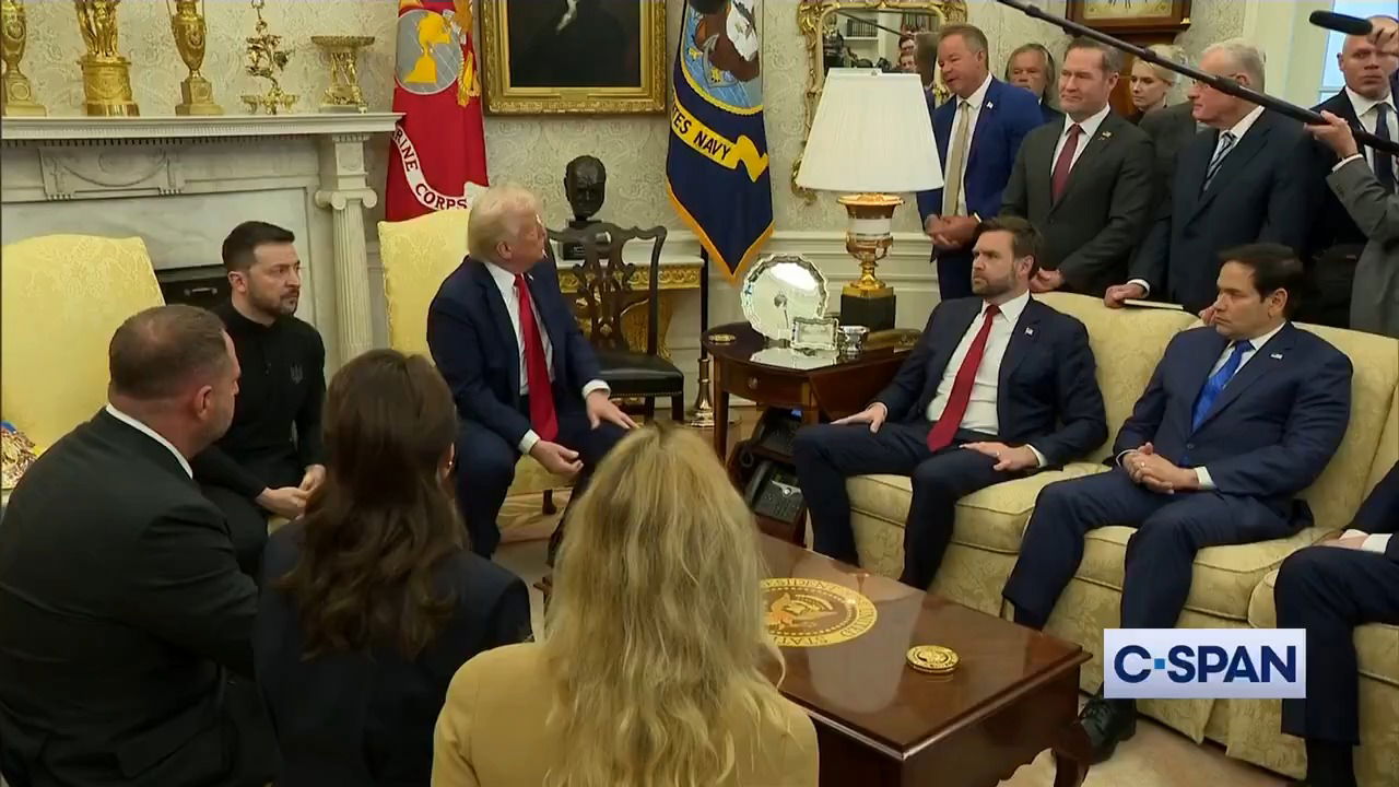 טראמפ עם זלנסקי בבית הלבן 