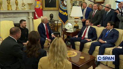 טראמפ עם זלנסקי בבית הלבן 