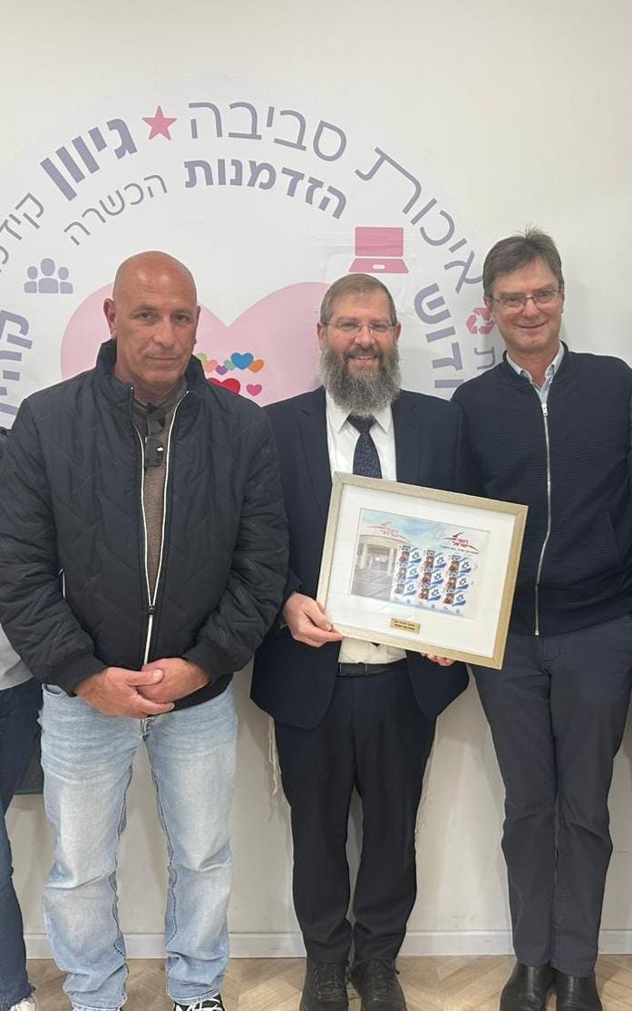 מנכ"ל דואר ישראל התרגש בסניף שמפעילים חניכי 'בית חם'