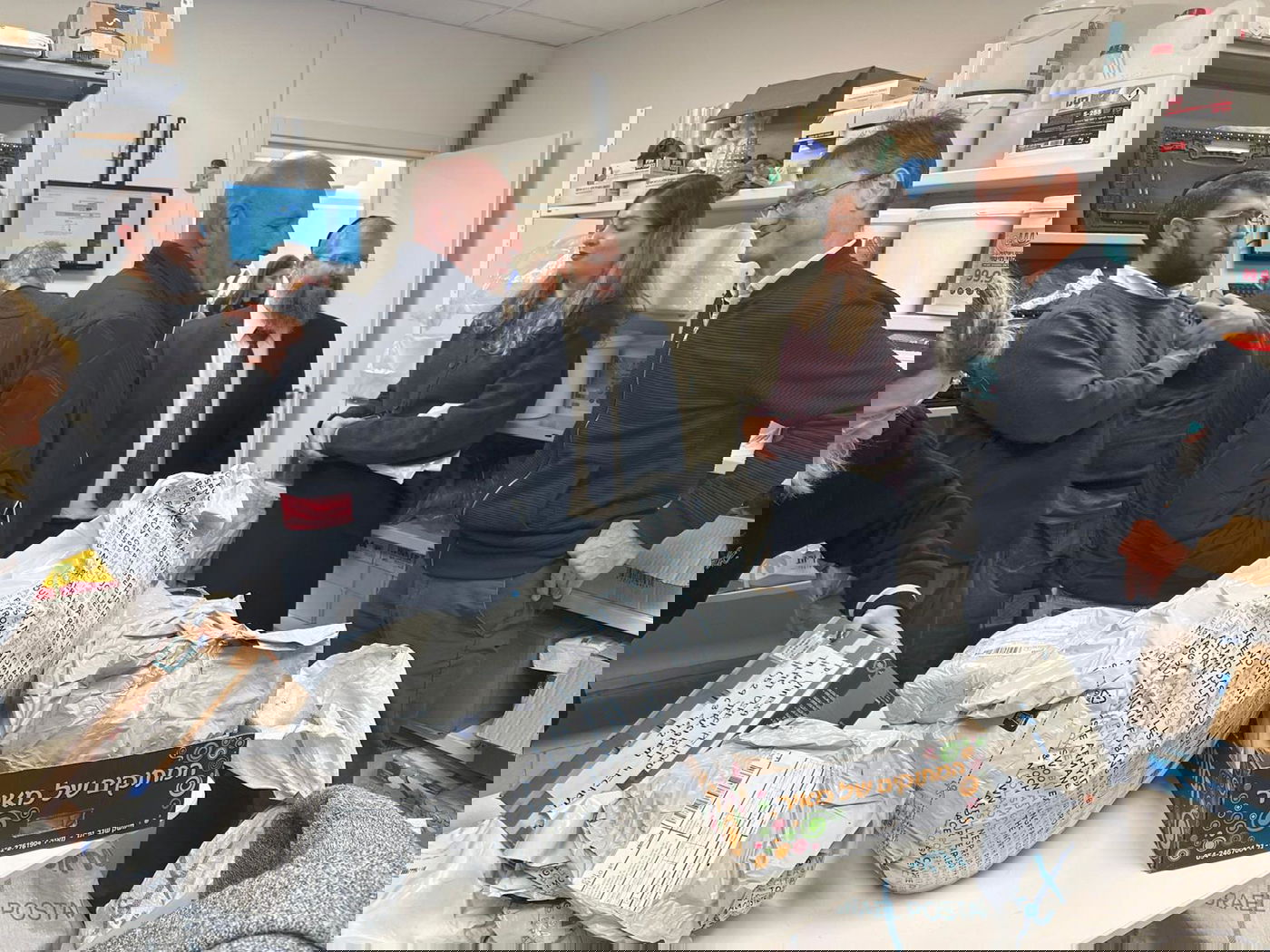 מנכ"ל דואר ישראל התרגש בסניף שמפעילים חניכי 'בית חם'