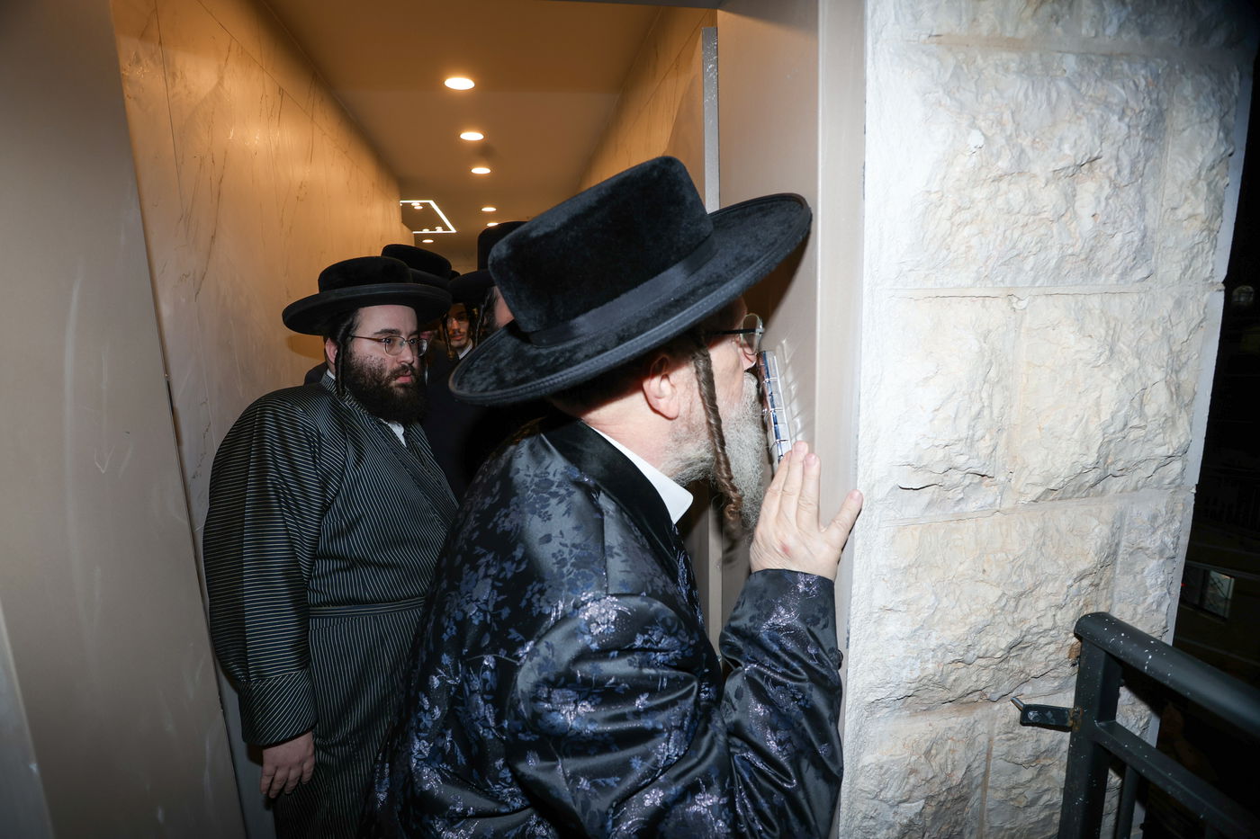 קביעת מזוזה וחנוכת הבית לביהמ"ד גאלנטע בירושלים