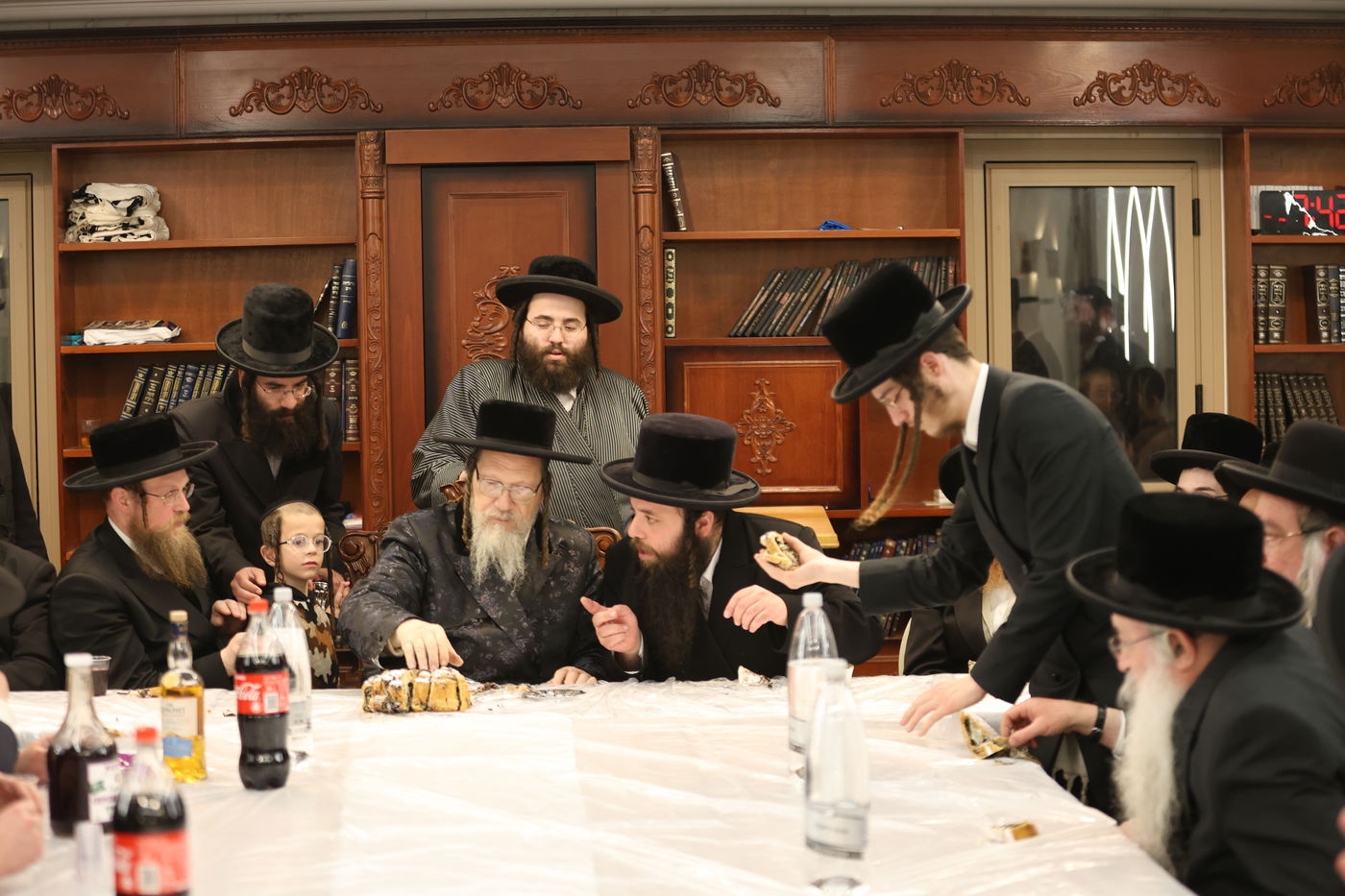 קביעת מזוזה וחנוכת הבית לביהמ"ד גאלנטע בירושלים