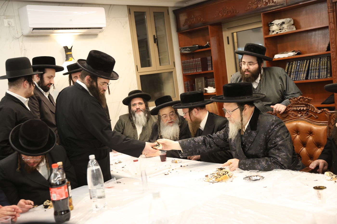 קביעת מזוזה וחנוכת הבית לביהמ"ד גאלנטע בירושלים