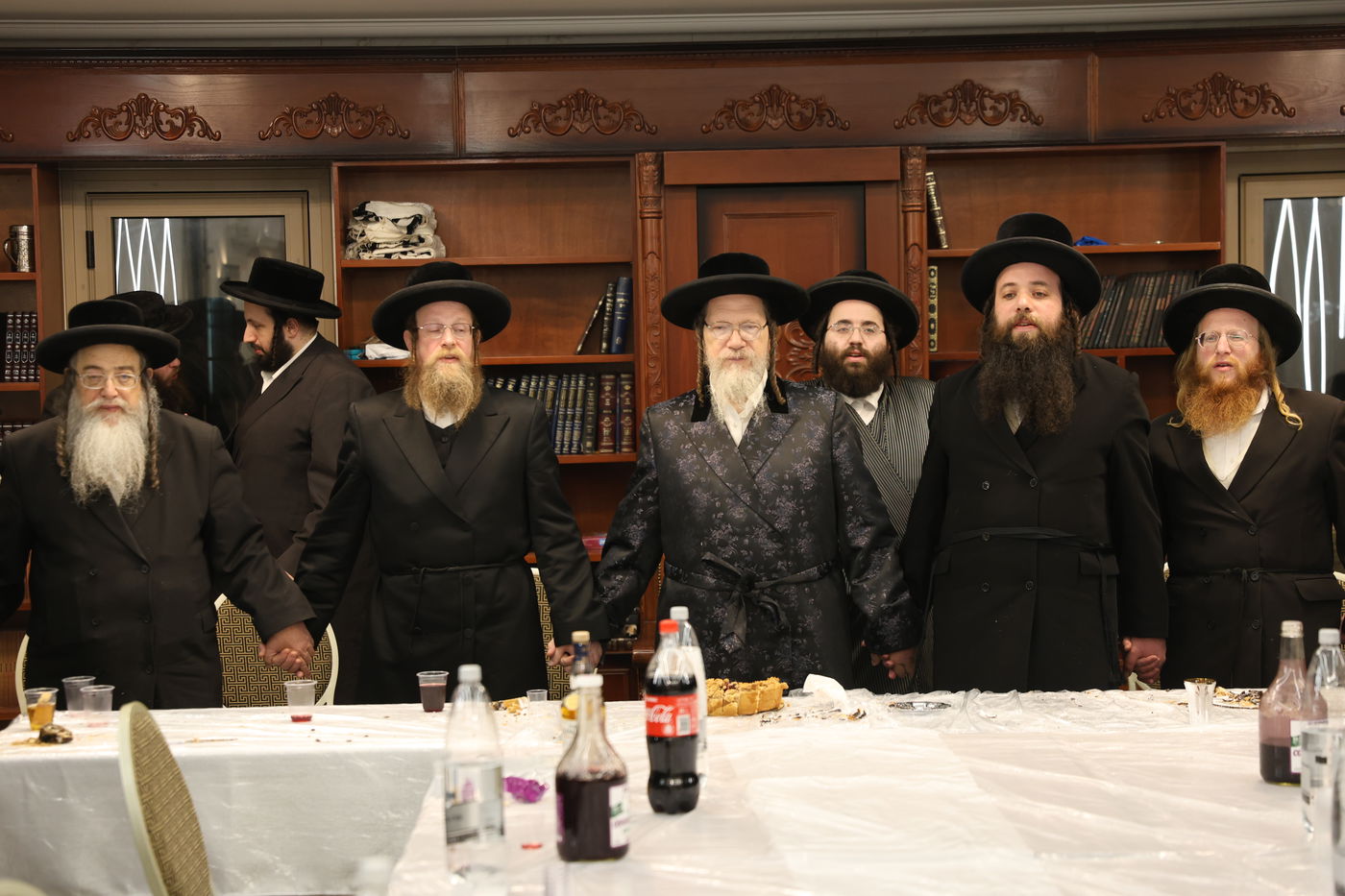 קביעת מזוזה וחנוכת הבית לביהמ"ד גאלנטע בירושלים