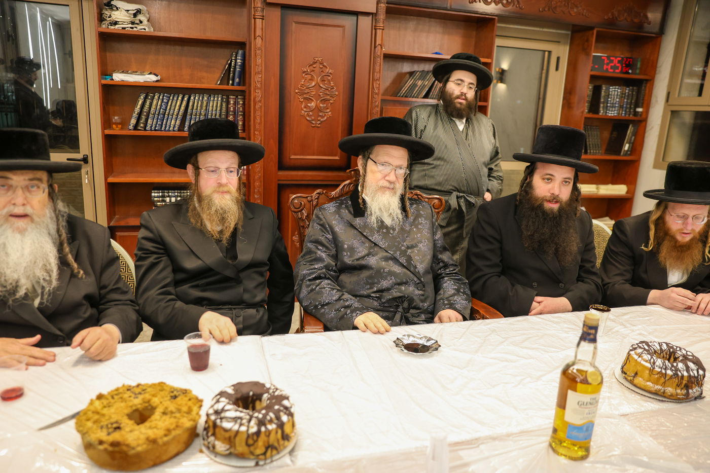 קביעת מזוזה וחנוכת הבית לביהמ"ד גאלנטע בירושלים