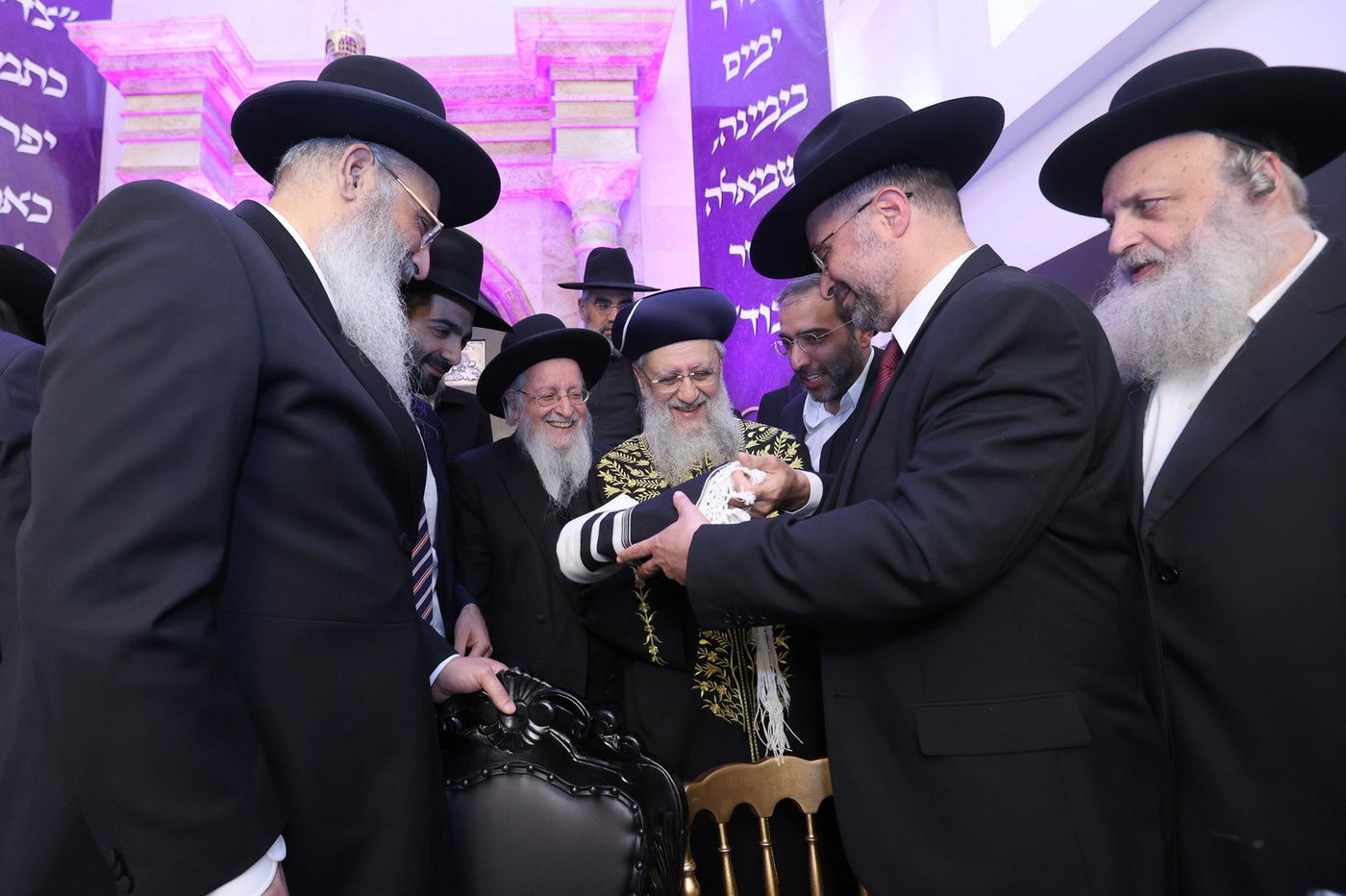 הכתרת הגאון רבי יצחק מועלם לרבה הספרדי של העיר ביתר