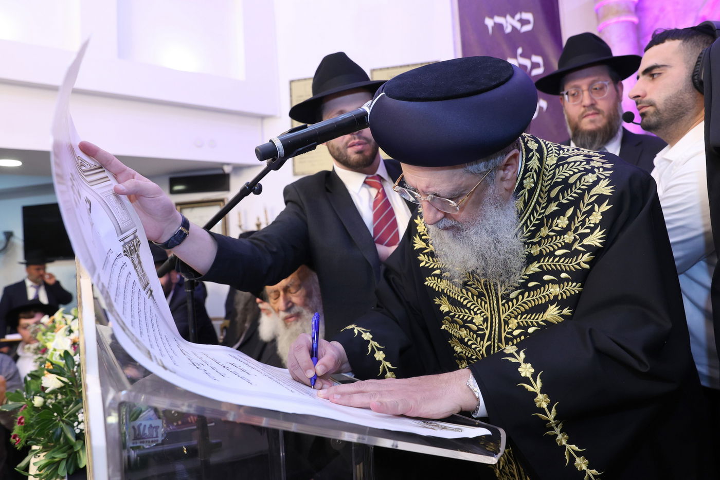 הכתרת הגאון רבי יצחק מועלם לרבה הספרדי של העיר ביתר