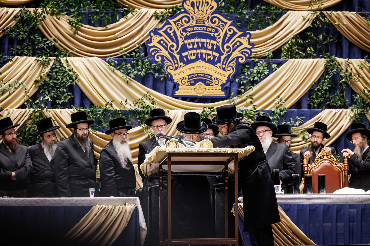 מעמד סיום כתיבת ספר תורה בחצה"ק סקווירא