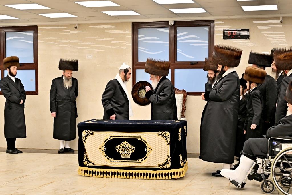 שמחת בית ויזניץ- פרמישלאן : ערב שבת אופריף