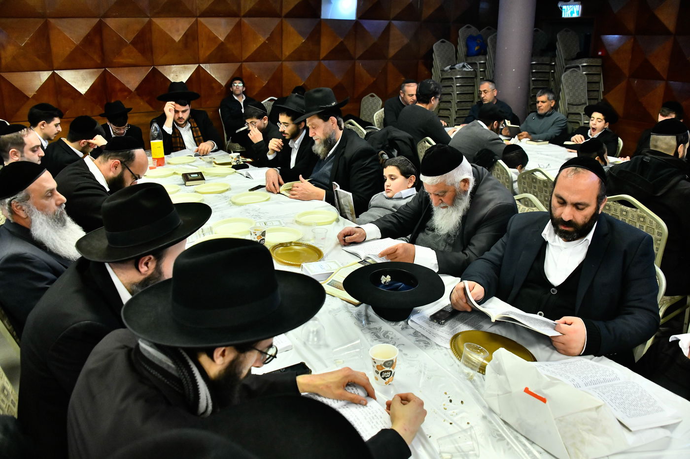 ישיבת המקובלים 'נהר שלום' ביום תפילה במירון