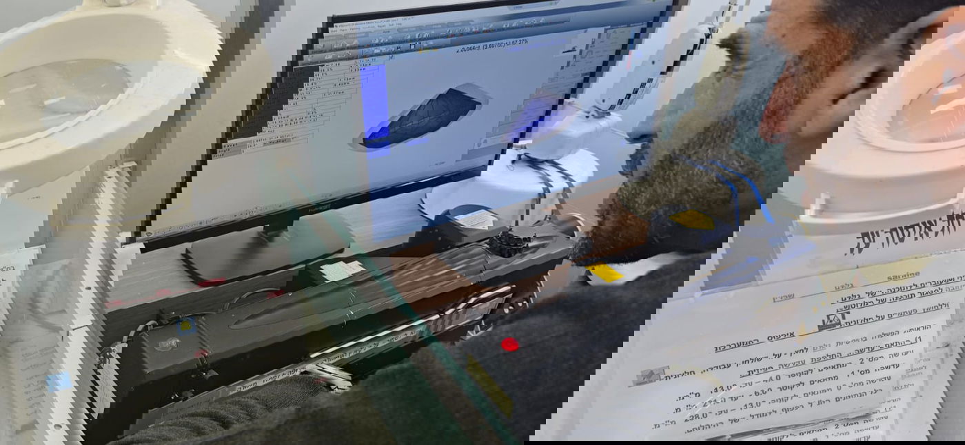 בדיקה של אבן גלם בתוכנה המדמה את המוצר הסופי