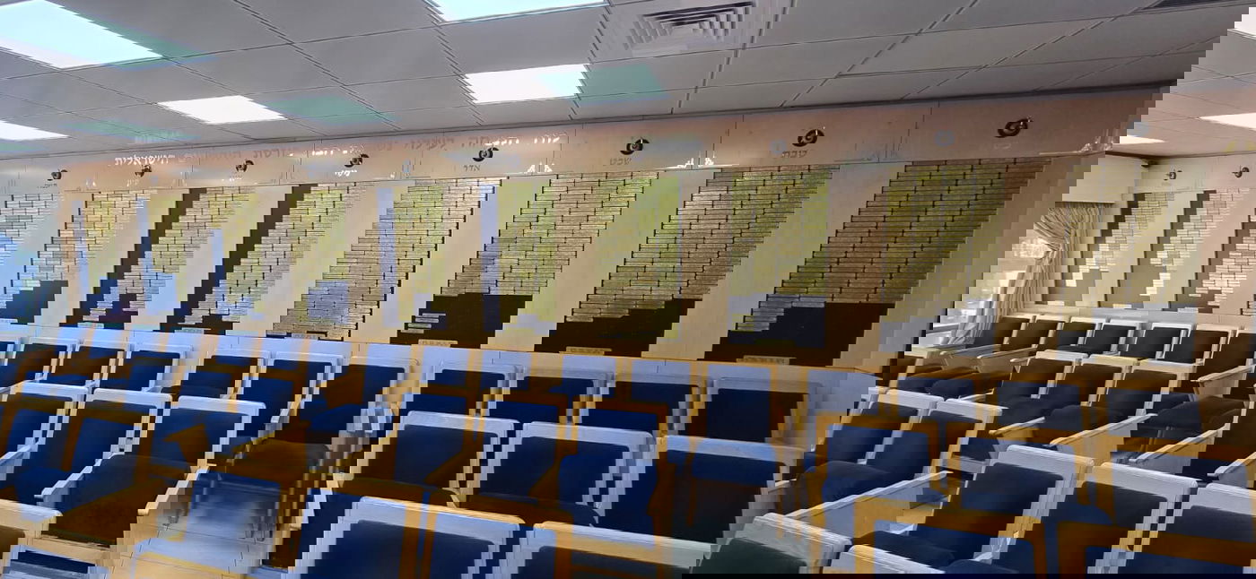 קיר הנצחה עליו מופיעים חברי הבורסה שנפטרו