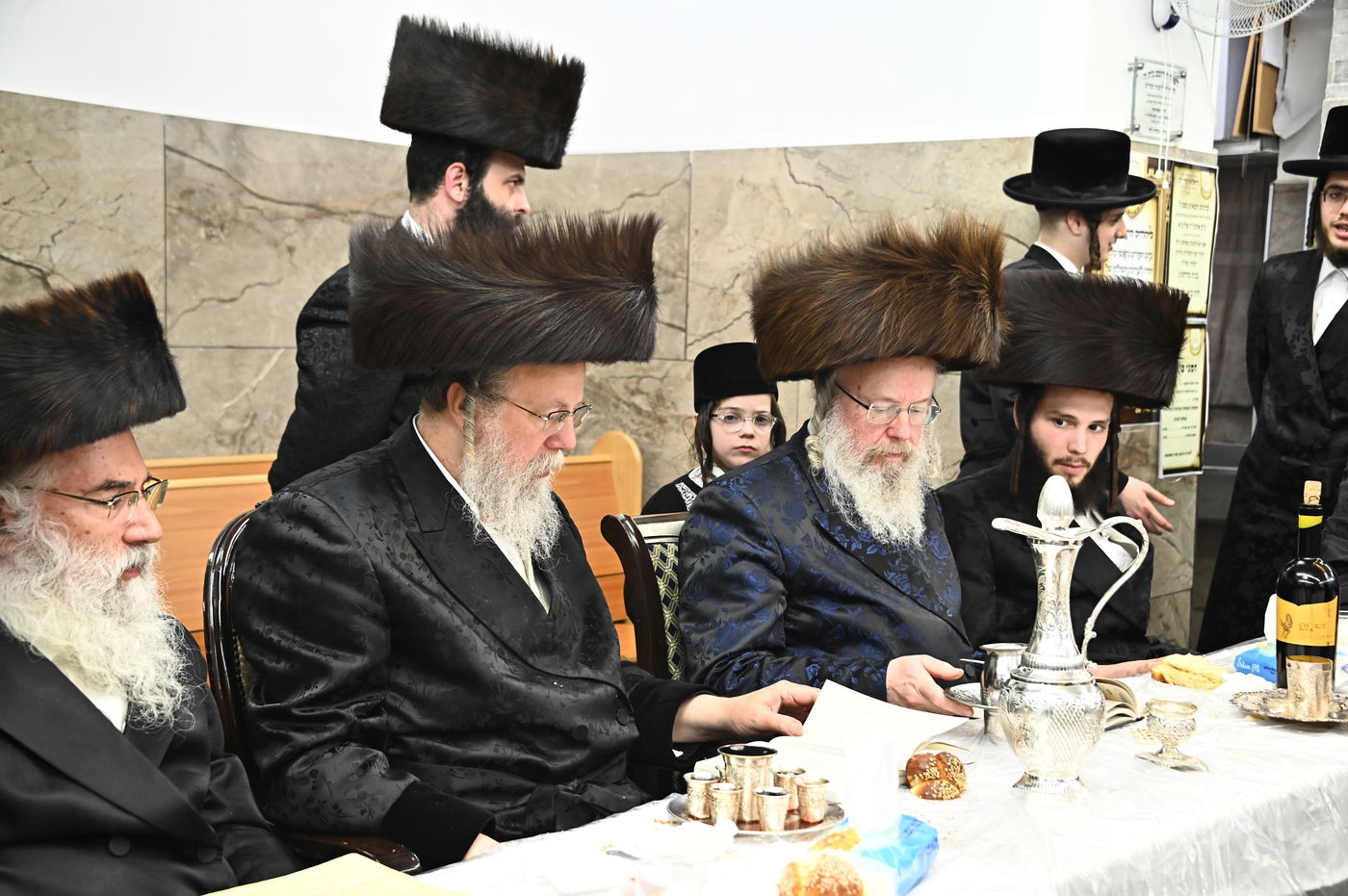 האדמו"ר מביאלה לונדון שבת אצל האדמו"ר מביאלה ישרי לב