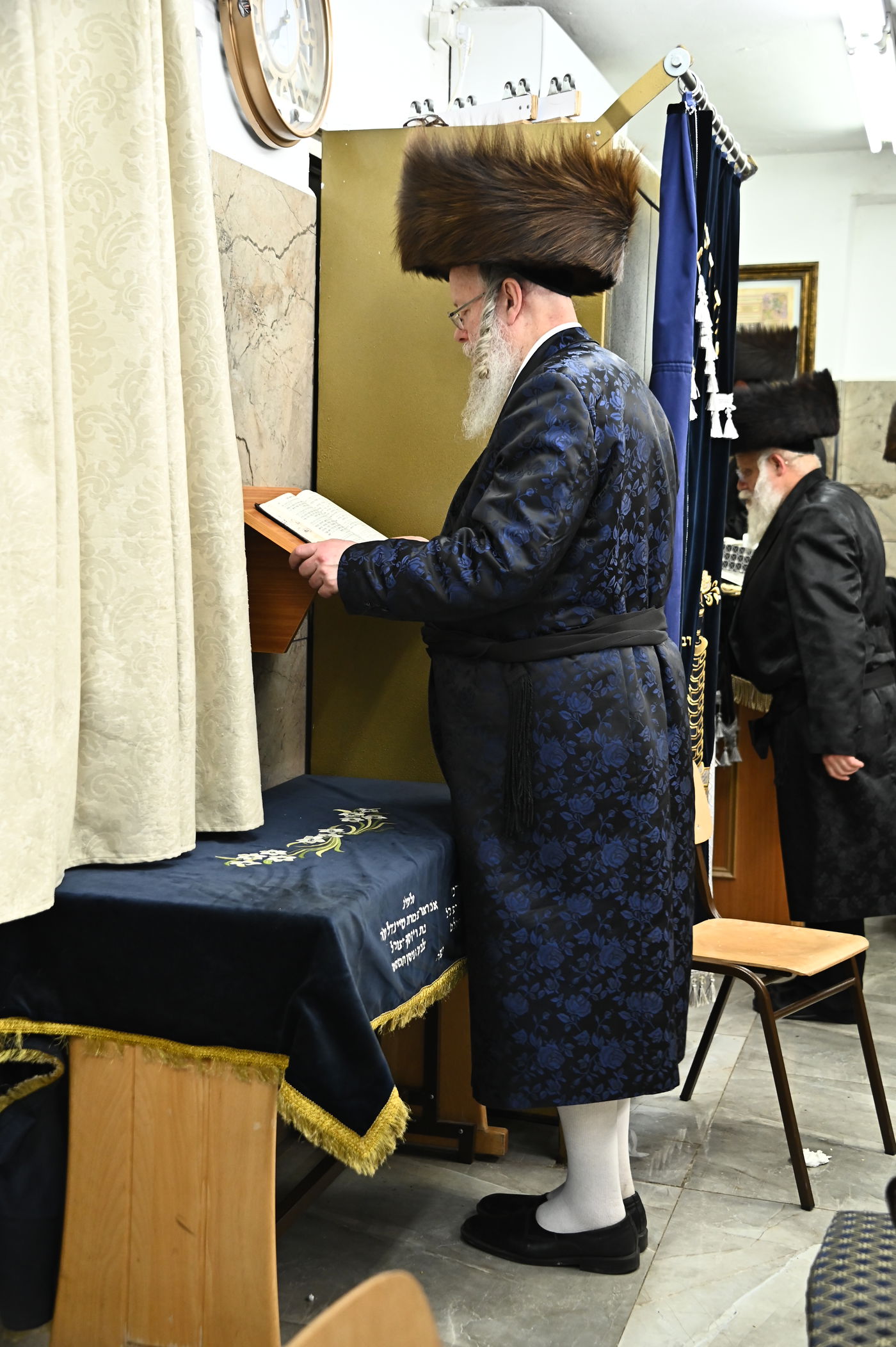 האדמו"ר מביאלה לונדון שבת אצל האדמו"ר מביאלה ישרי לב