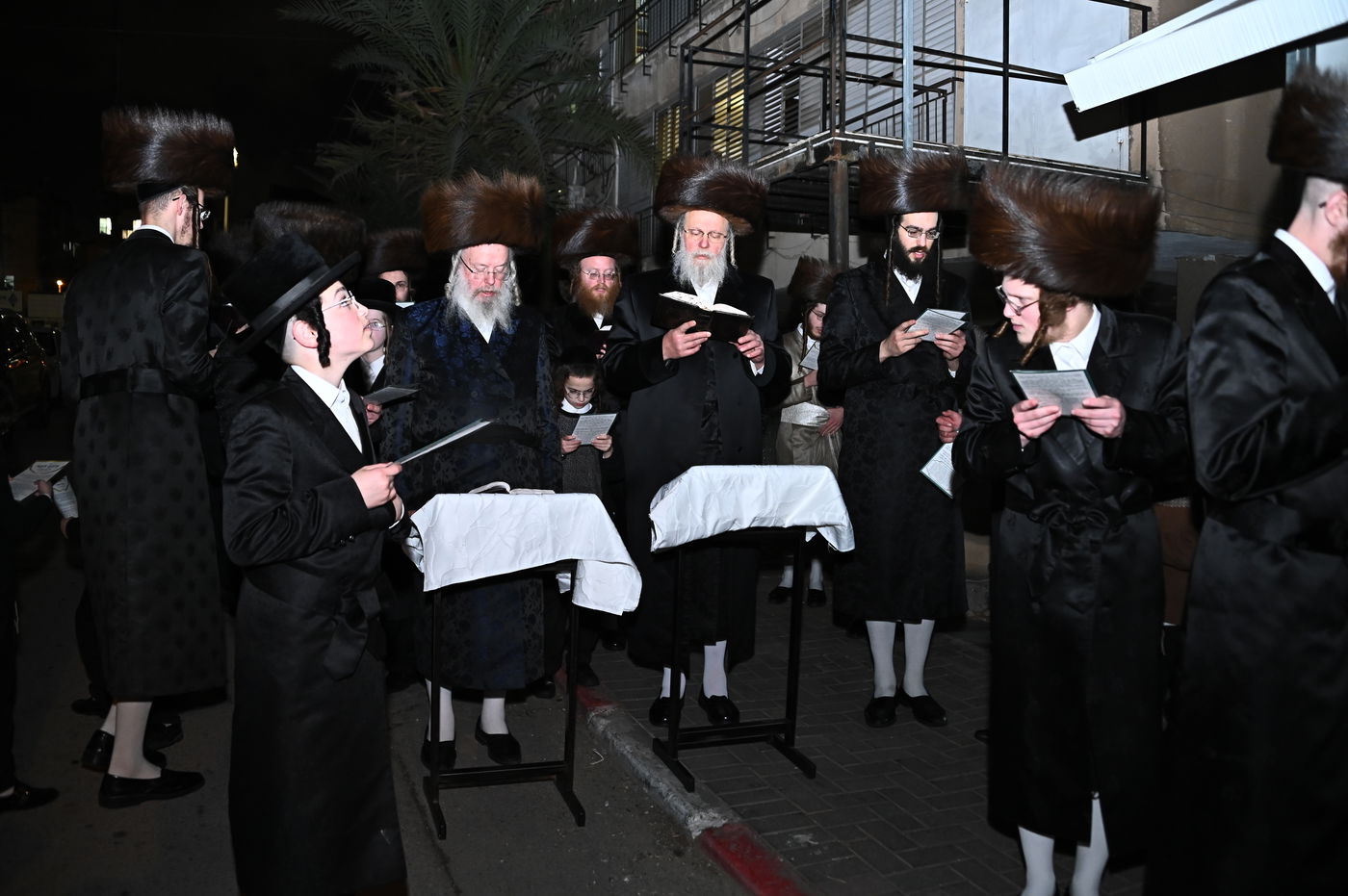 האדמו"ר מביאלה לונדון שבת אצל האדמו"ר מביאלה ישרי לב