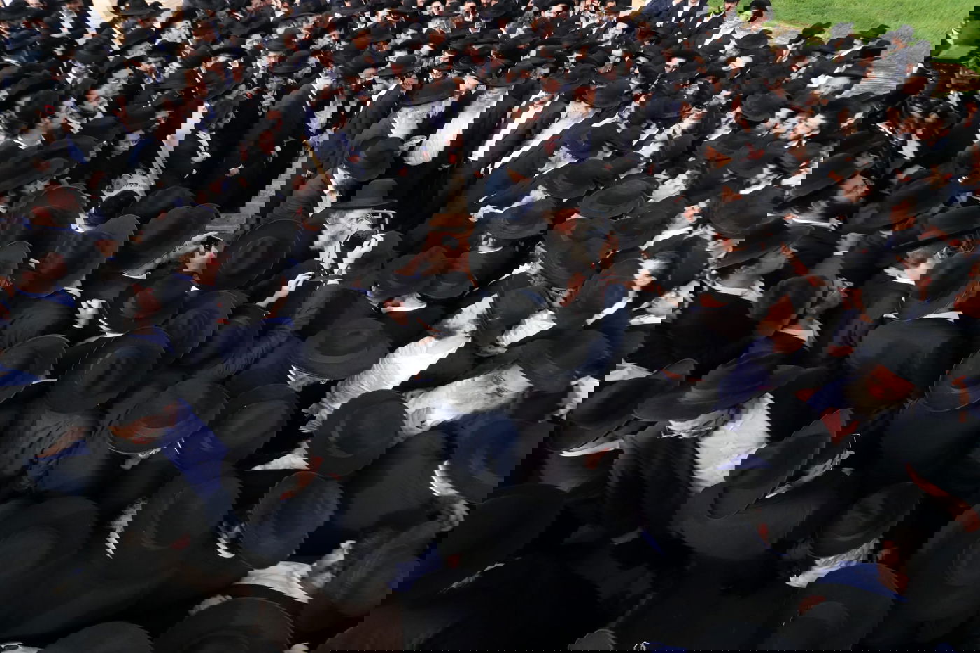 מסע הלוויית הגאון רבי זאב ברלין זצ"ל