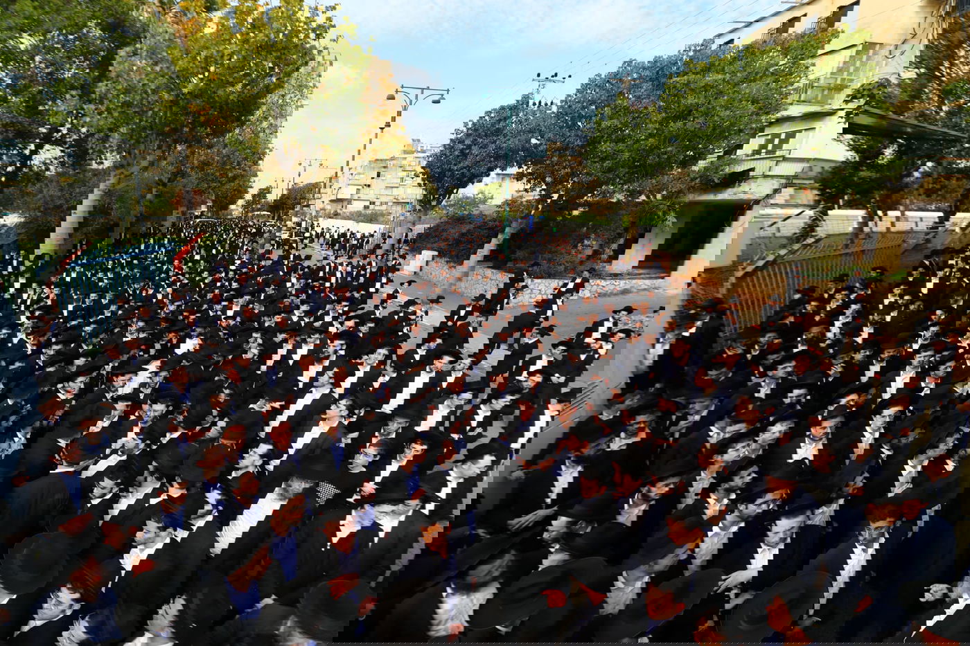 מסע הלוויית הגאון רבי זאב ברלין זצ"ל