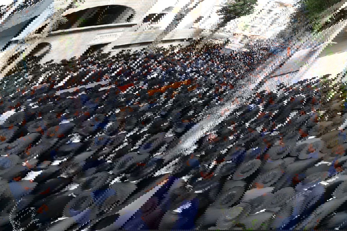 מסע הלוויית הגאון רבי זאב ברלין זצ"ל