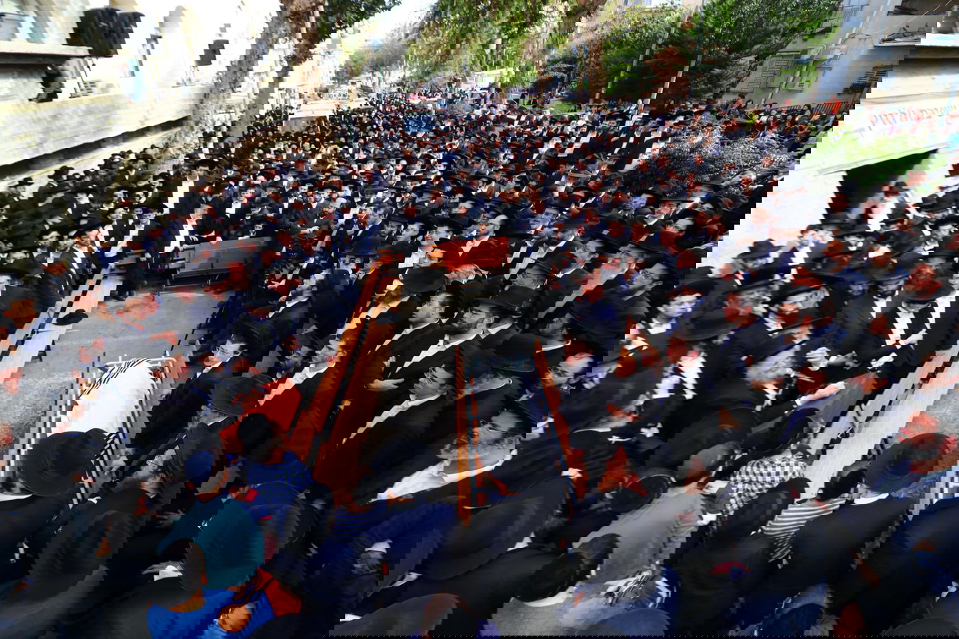 מסע הלוויית הגאון רבי זאב ברלין זצ"ל