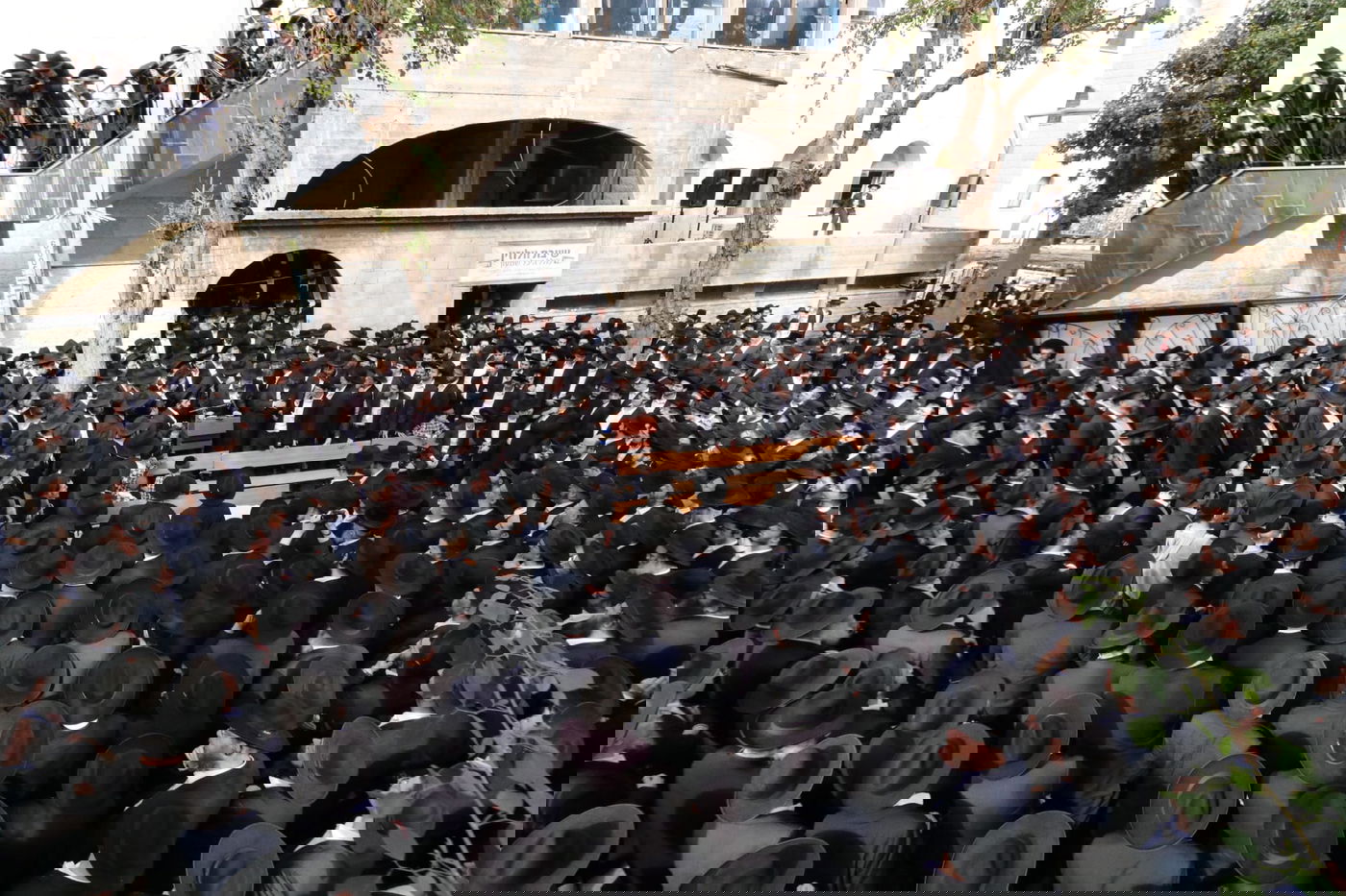 מסע הלוויית הגאון רבי זאב ברלין זצ"ל