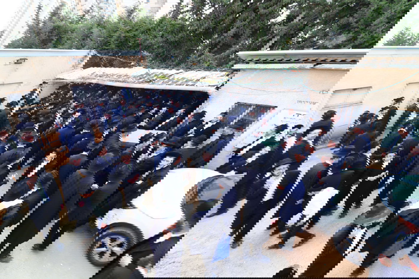 מסע הלוויית הגאון רבי זאב ברלין זצ"ל