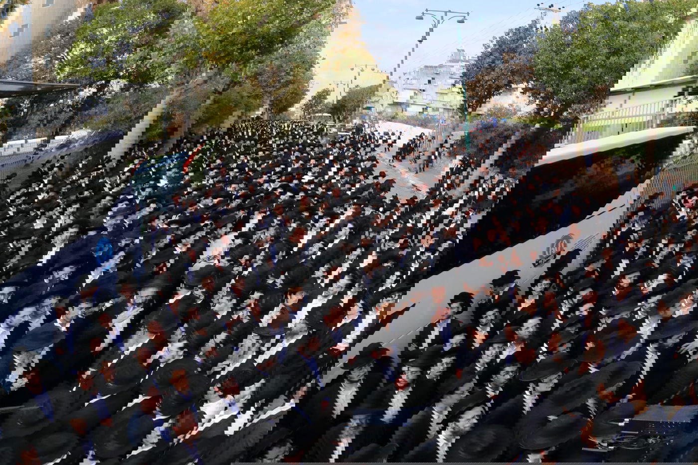 מסע הלוויית הגאון רבי זאב ברלין זצ"ל