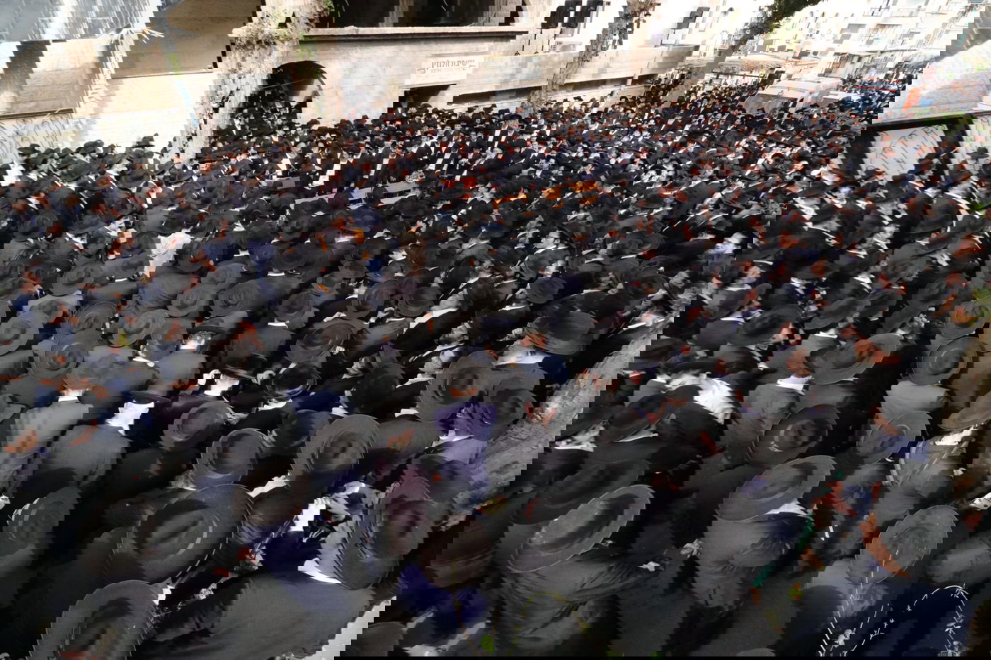 מסע הלוויית הגאון רבי זאב ברלין זצ"ל