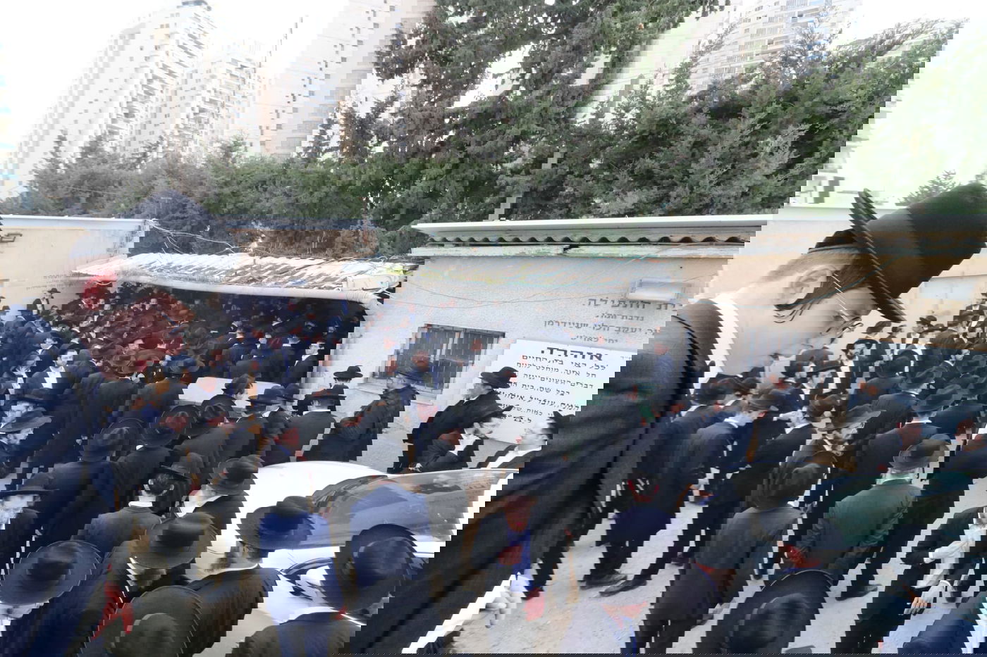 מסע הלוויית הגאון רבי זאב ברלין זצ"ל