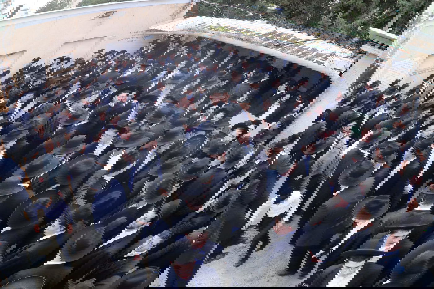 מסע הלוויית הגאון רבי זאב ברלין זצ"ל