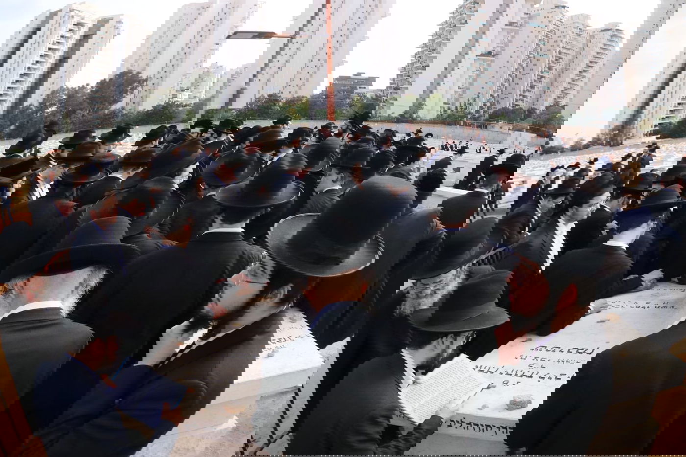 מסע הלוויית הגאון רבי זאב ברלין זצ"ל