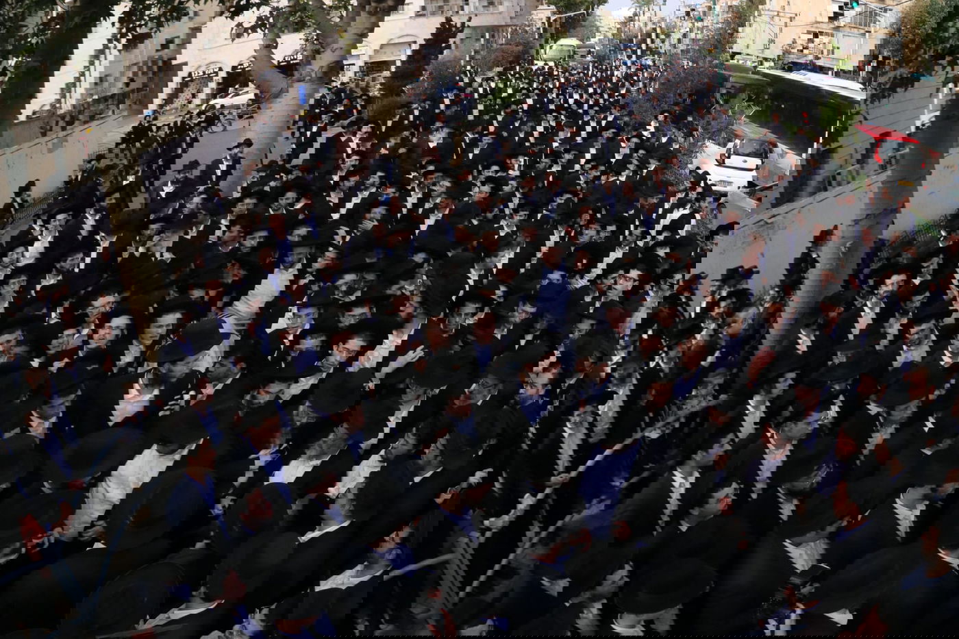 מסע הלוויית הגאון רבי זאב ברלין זצ"ל